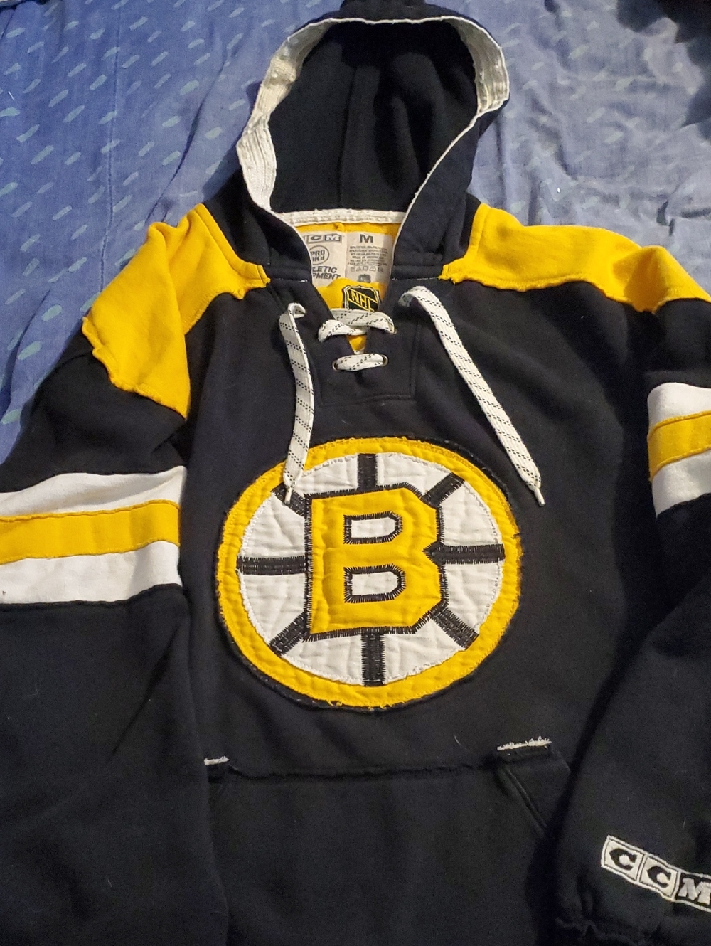 CCM NHL Boston Bruins Lace Up Hoodie..🏒